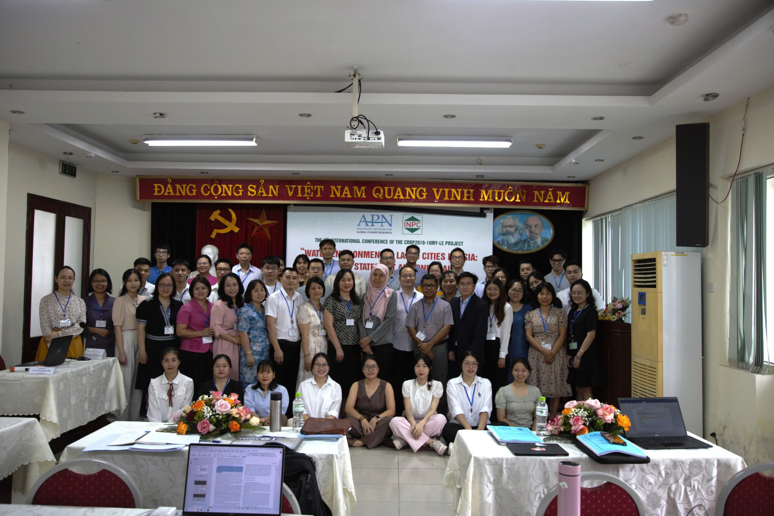 Hội thảo quốc tế và lớp học chủ đề 