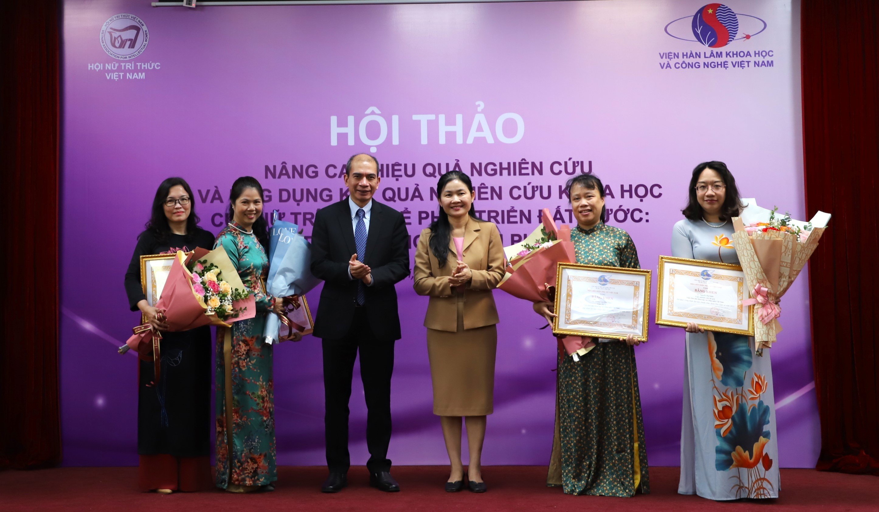 Hội thảo: Nâng cao hiệu quả nghiên cứu và ứng dụng kết quả nghiên cứu khoa học của Nữ trí thức để phát triển đất nước: Thực trạng và Giải pháp