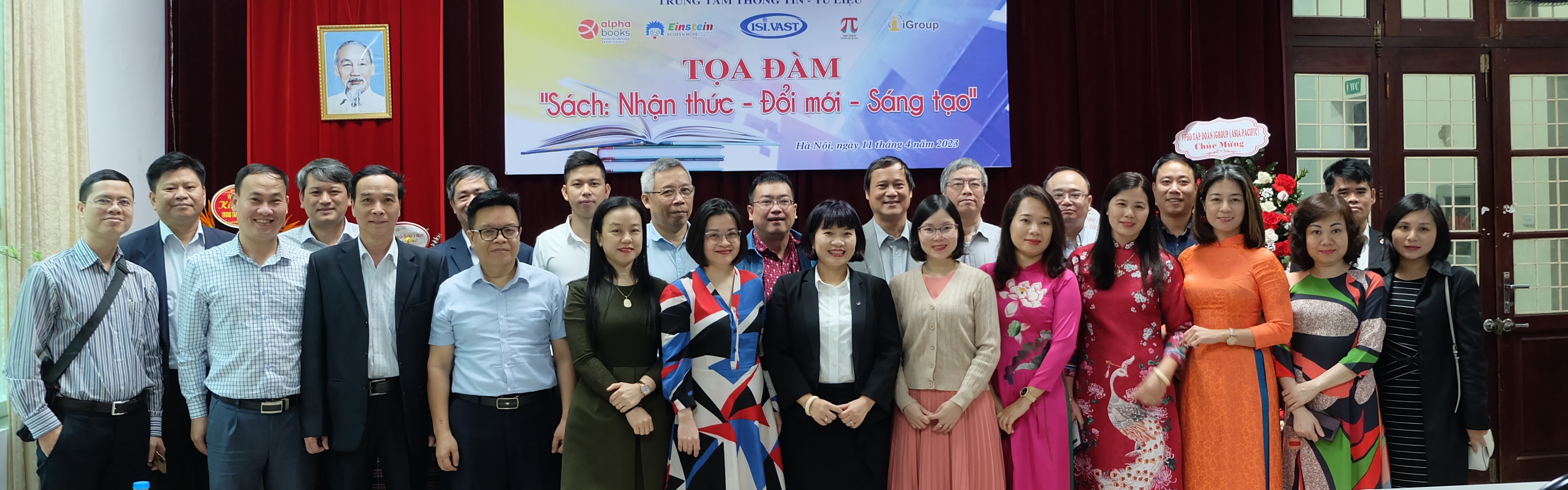 Tọa đàm và Triển lãm Sách tại Viện Hàn lâm Khoa học và Công nghệ Việt Nam