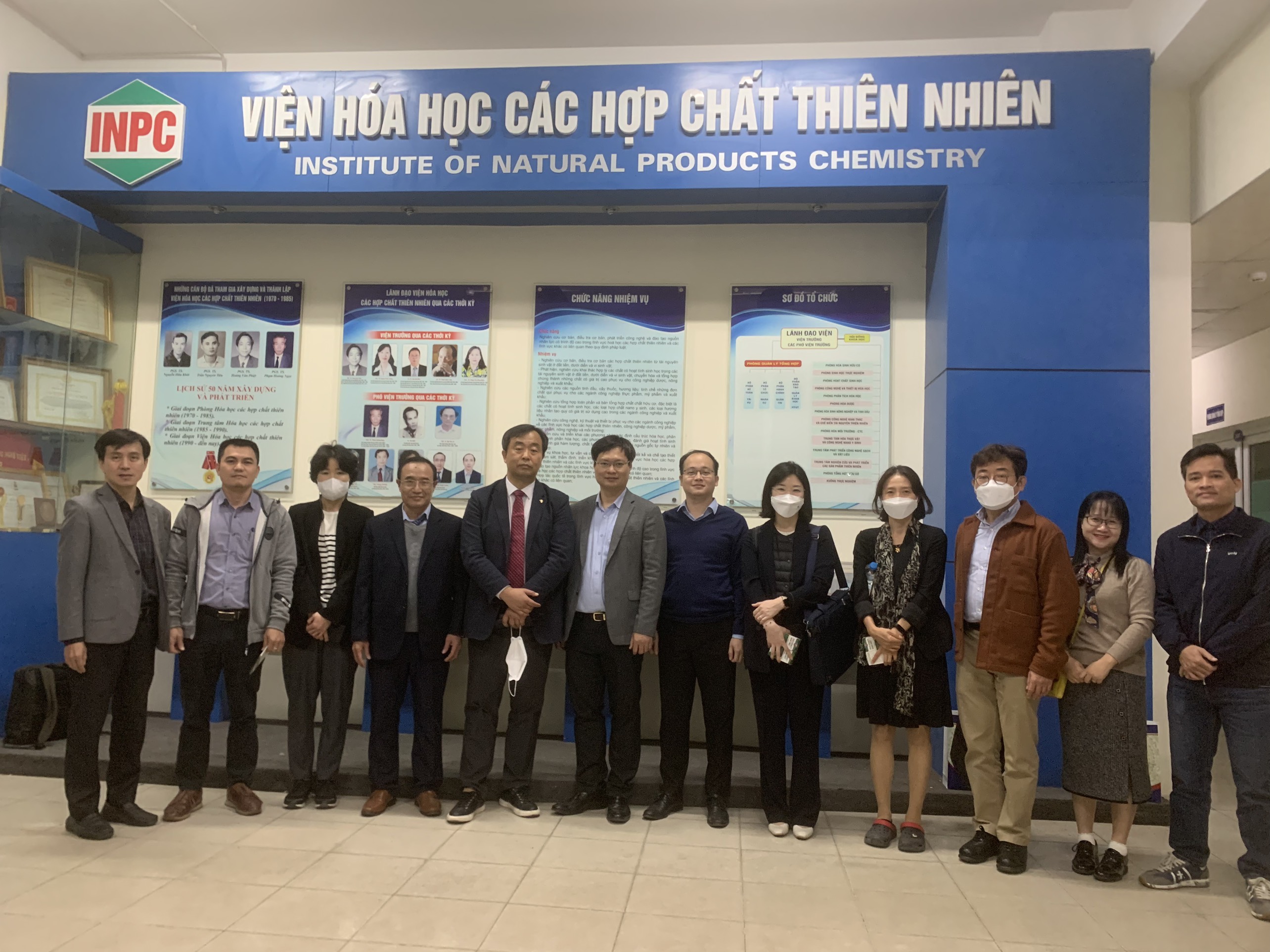 Đại diện Quỹ Nghiên cứu Khoa học Hàn Quốc thăm và làm việc tại Viện Hóa học các Hợp chất thiên nhiên