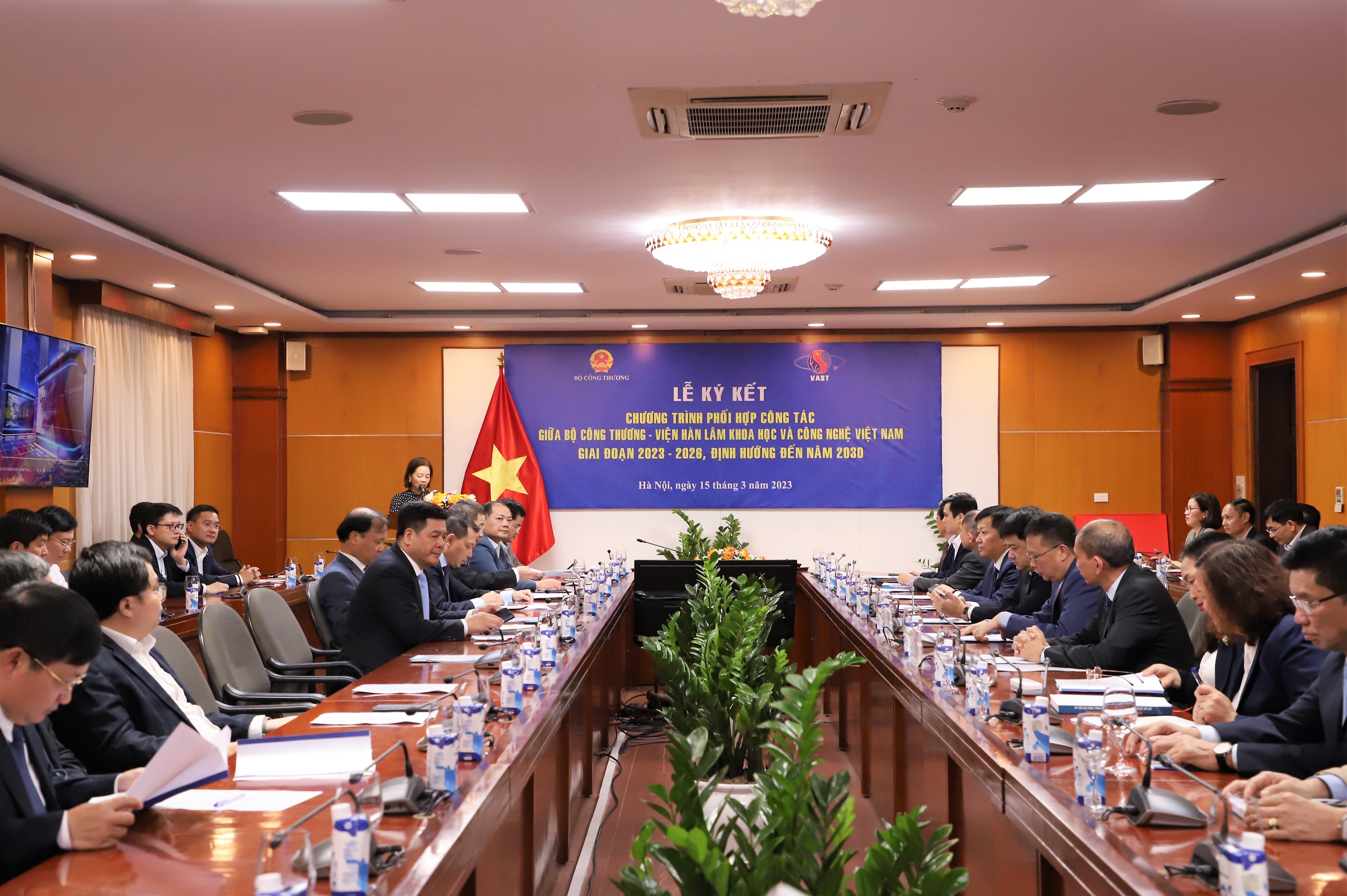 Lễ ký kết Chương trình phối hợp công tác giữa Bộ Công Thương – Viện Hàn lâm Khoa học và Công nghệ Việt Nam giai đoạn 2023-2026, định hướng đến năm 2030