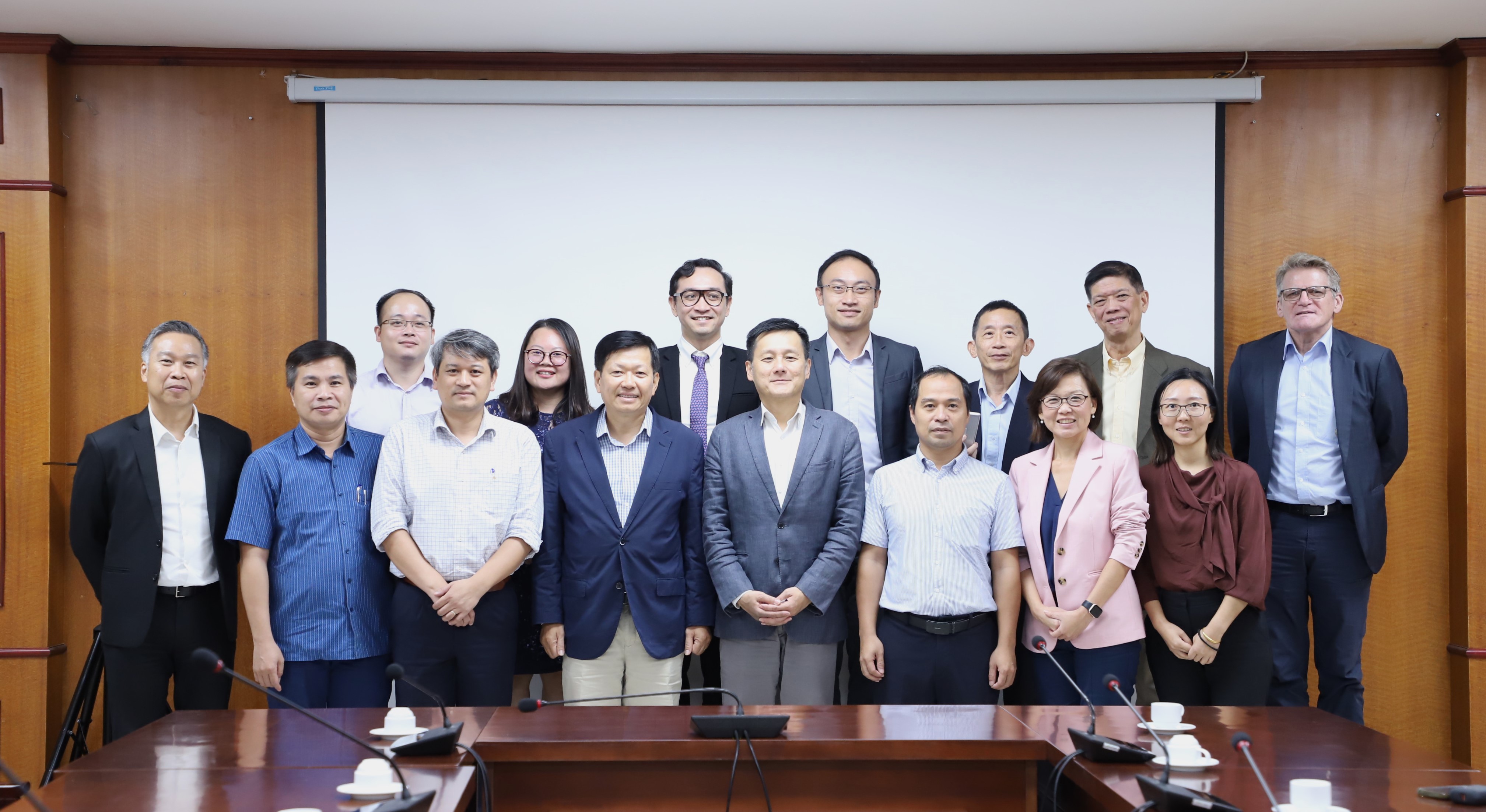 Đoàn đại biểu Viện Sức khỏe Toàn cầu SingHealth Duke-NUS đến thăm và làm việc với Viện Hàn lâm Khoa học và Công nghệ Việt Nam